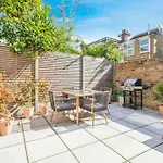 Stylish 2Br Flat With Amazing Patio